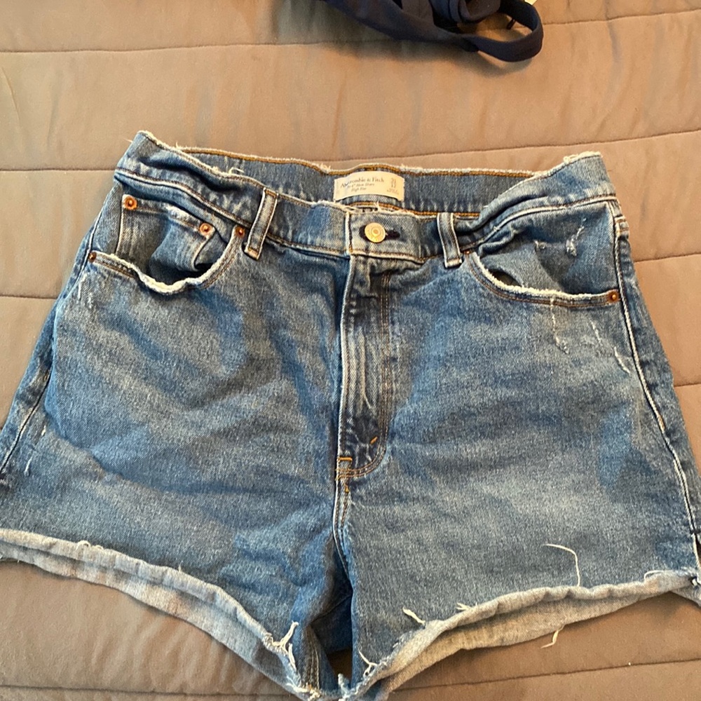 A&F The 4” Mom Short High Rise size 12